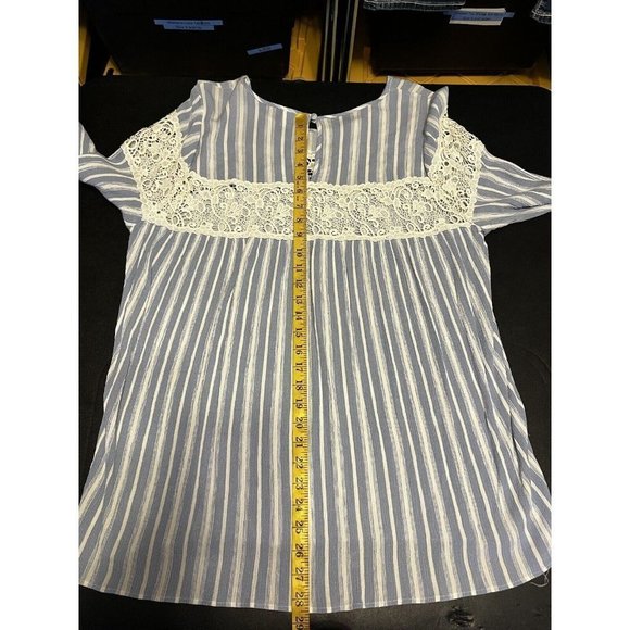 Torrid Blouse Size 1 1X Blue White Stripes Gauze Crochet Trim 3/4 Sleeves Flowy - Picture 8 of 8